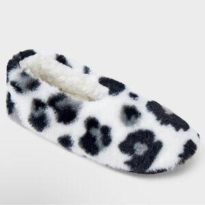 NWT Auden Black/White Fuzzy Non-Slip Slipper Socks Women’s Size 8-10